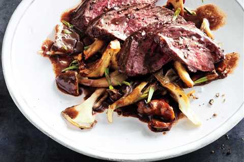How to Cook Steak in Red Wine Sauce