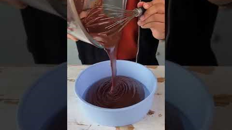 EGGLESS CHOCOLATE CAKE IN *JUST 6 MINUTES* | QUICKEST SOFTEST CAKE #shorts