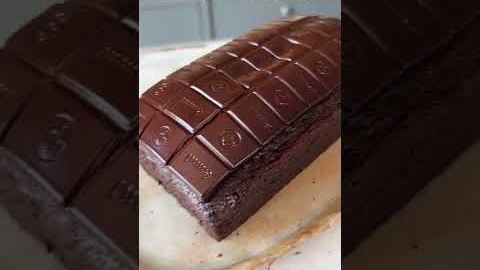 CHOCOLATE CAKE WITH 1 BAR OF CHOCOLATE ON TOP😱 WILL YOU MAKE THIS? #shorts