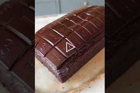 CHOCOLATE CAKE WITH 1 BAR OF CHOCOLATE ON TOP😱 WILL YOU MAKE THIS? #shorts