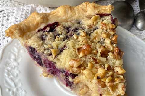 SOUR CREAM BLUEBERRY PIE