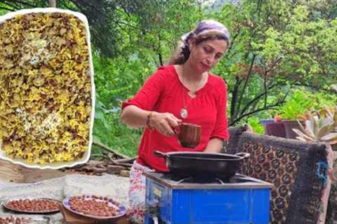 The best Iranian lentil pilaf with minced meat, fresh raisins and Iranian saffron .