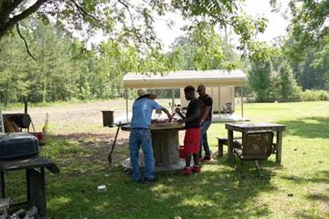 EATING YARD GATOR (Country Style)