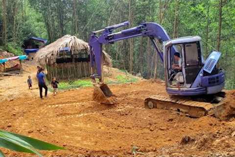 Excavator digs the foundation and expands the mother and child''s farm.