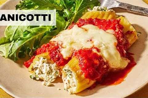 Manicotti is the ultimate Italian comfort food! (Cheese Stuffed Manicotti Recipe)