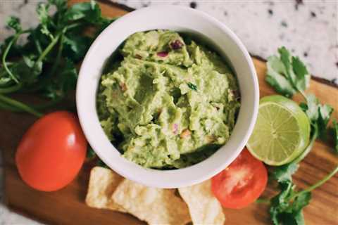 How to Keep Guacamole Fresh Overnight? Insider Tips - Flank Waltham