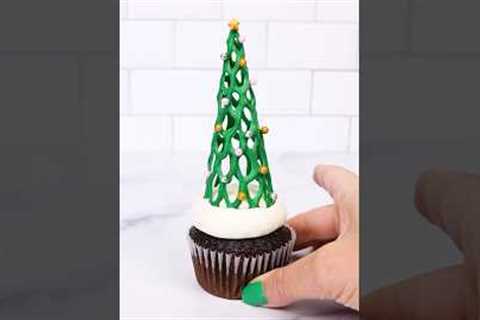 O Christmas tree, O Christmas tree (cupcake) how delicious are you! @lindseybakedthis #shorts